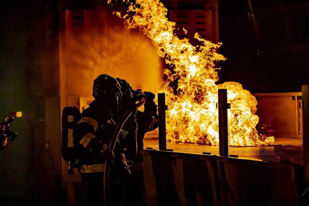 bombeiros, combate a incêndio, incêndio-6689112.jpg